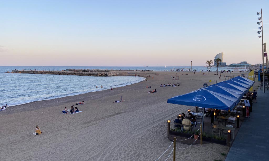 Vistas de la Barceloneta y de la terraza del Restaurante Ca la Nuri